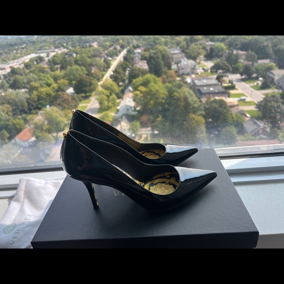 Black pump Versace shoes for sale - Picture 3 of 7